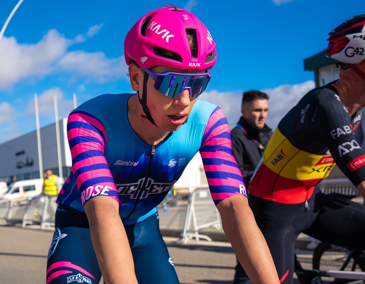 HBDLfHXbwAA_5hn - kopie.jpg